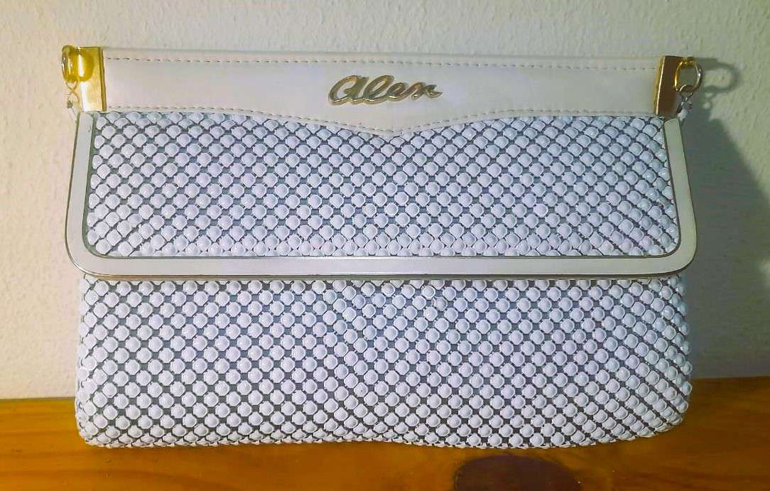 Vintage 1970s Alex White Mesh Clutch/Shoulder Bag by Alessandro Meucci for Creazioni Meucci  Italy