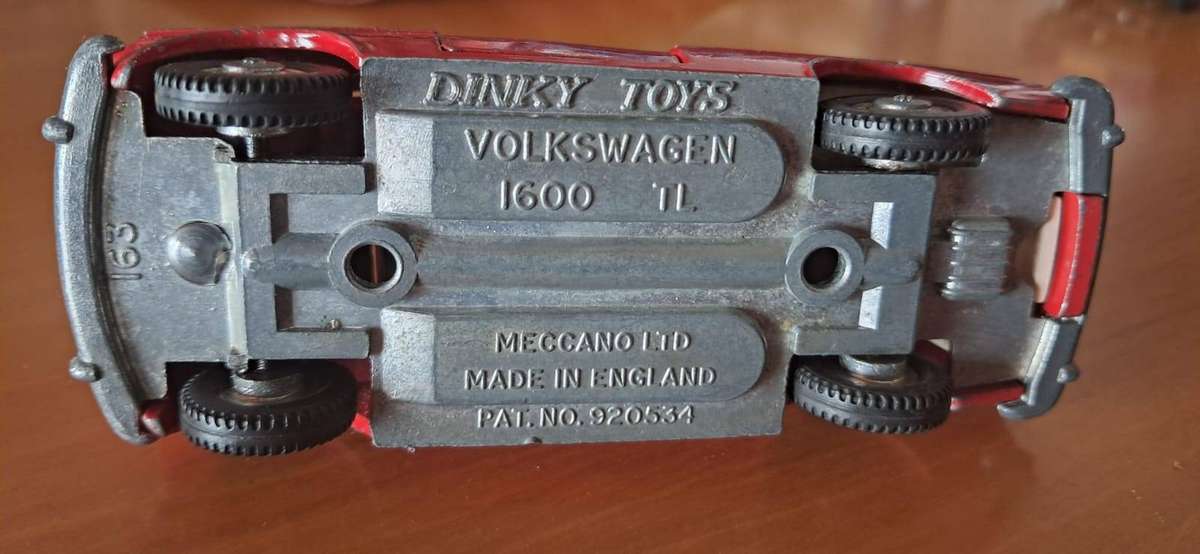 Dinky Toys Volkswagen 1600TL Fastback