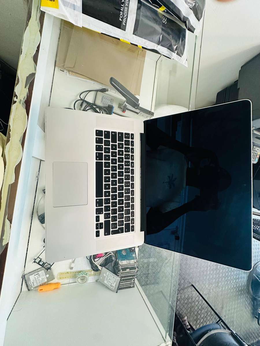 I7, 8GB RAM APPLE MACBOOK PRO 2013 FOR REPAIR OR SPARES