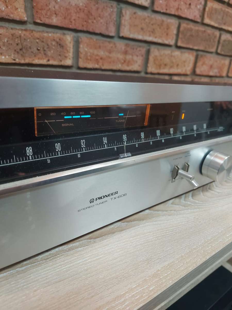 Pioneer Stereo Tuner - TX 608