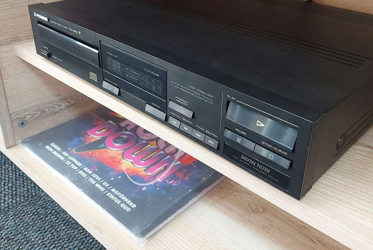 Pioneer Compact Disc Player  PD-4050