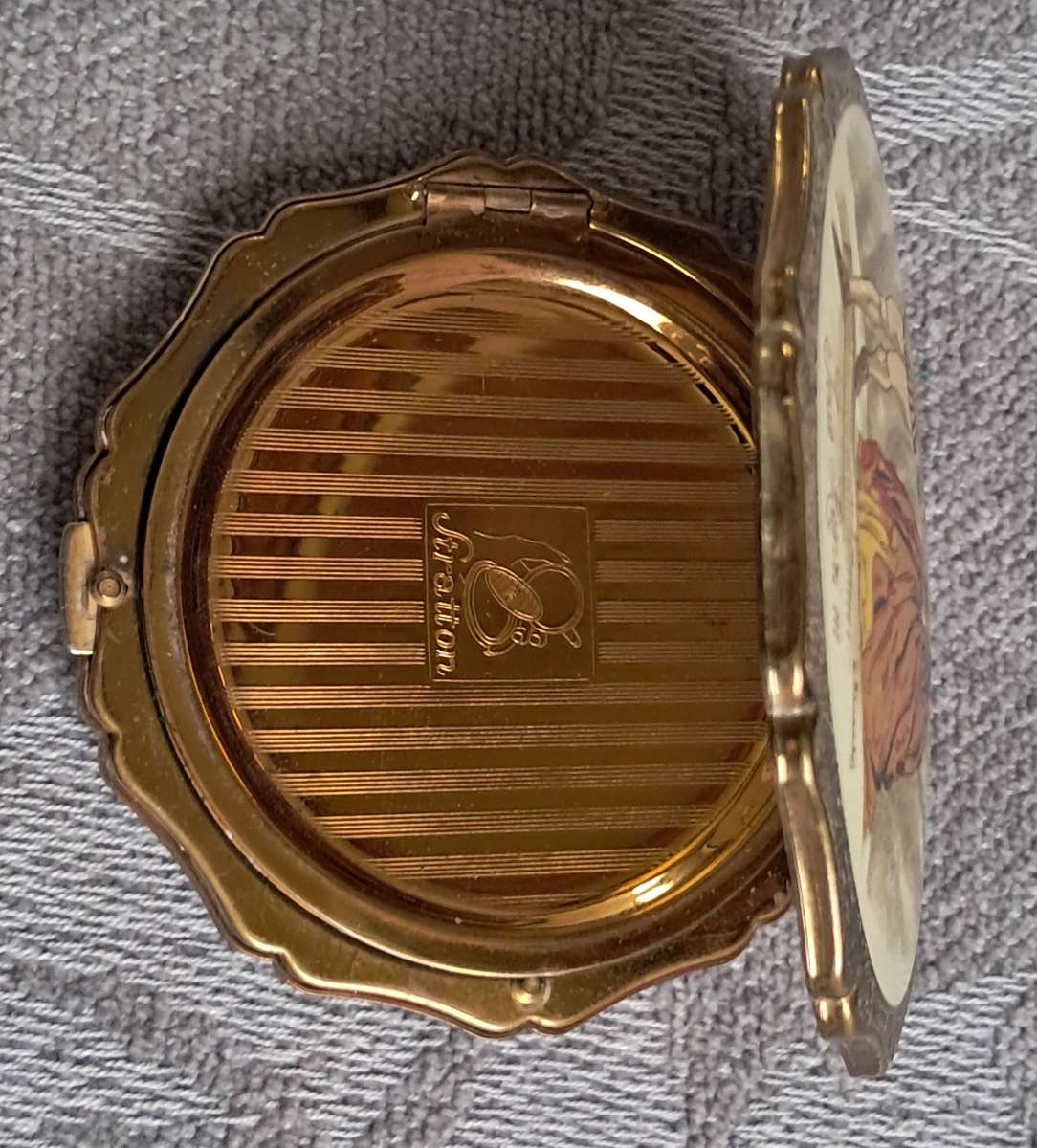 Vintage compact : make up / mirror : 2 lids