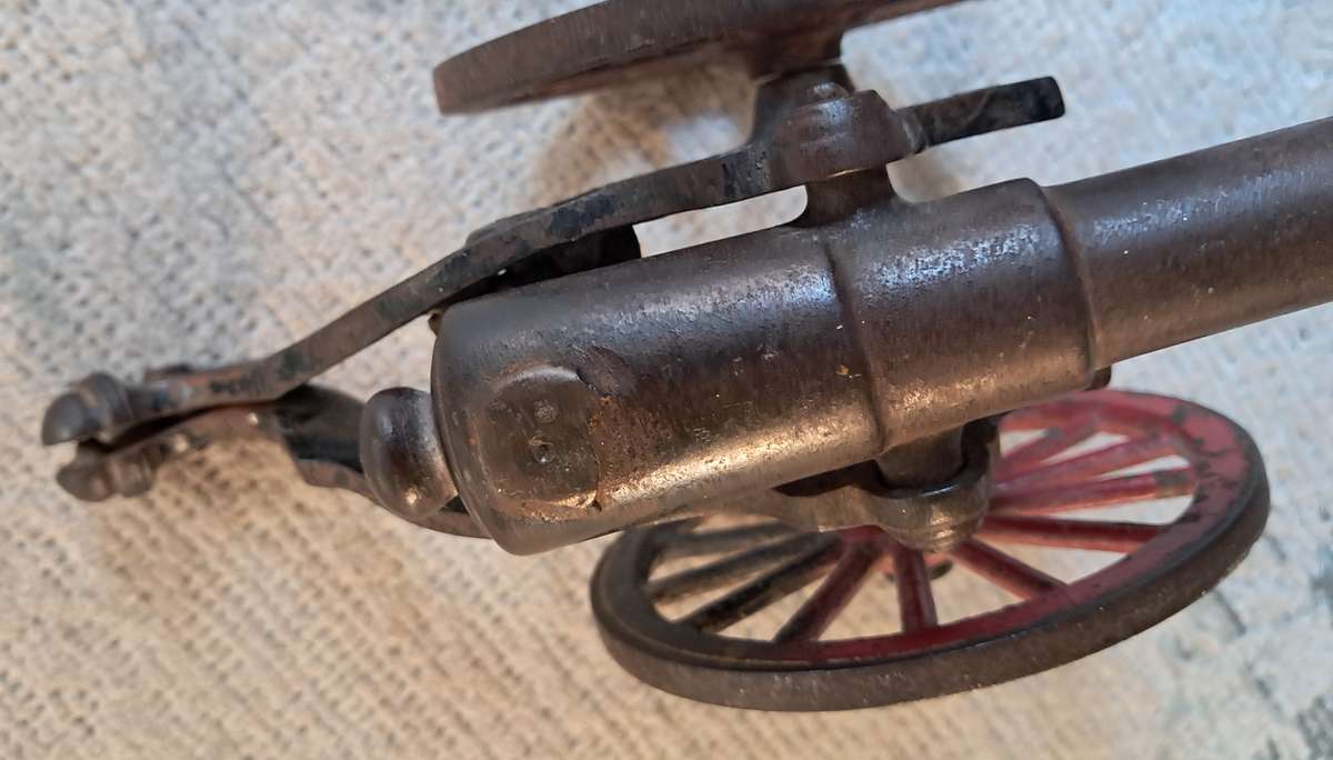 CLASSIC VINTAGE DESK/DISPLAY FIELD CANNON