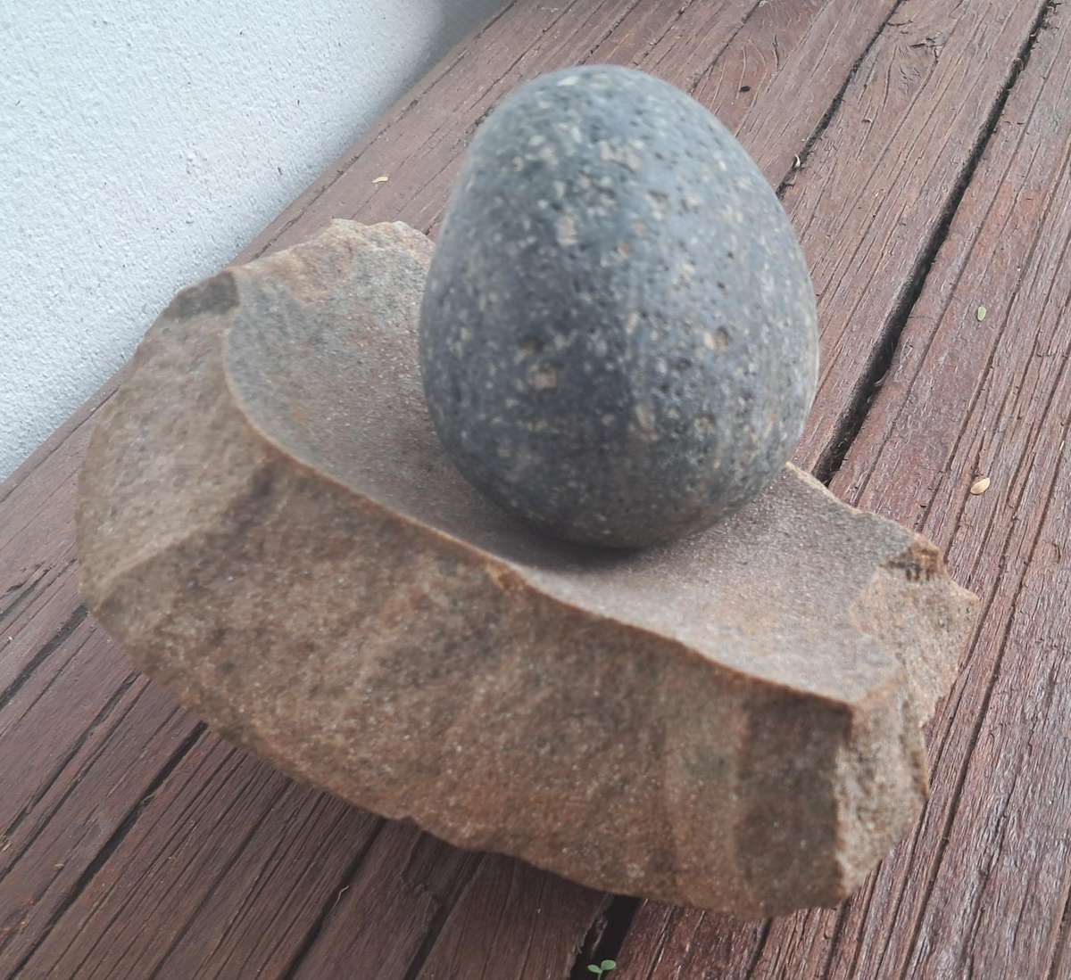 AFRICAN HAND MILLING STONE