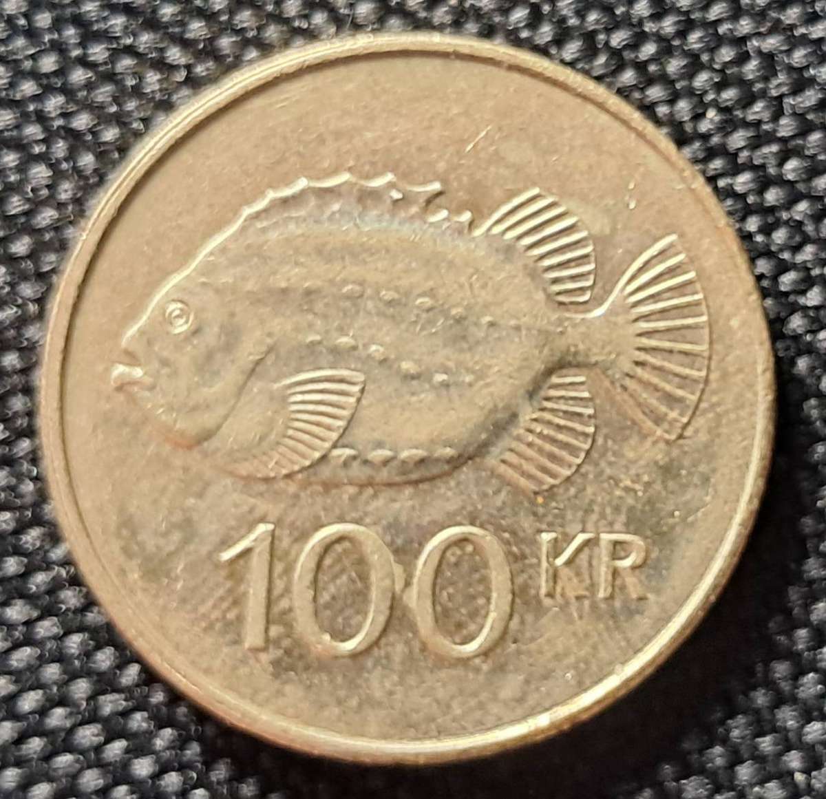 1995 ICELAND 100 KRONA