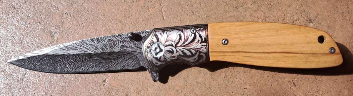 FOLDING KNIFE