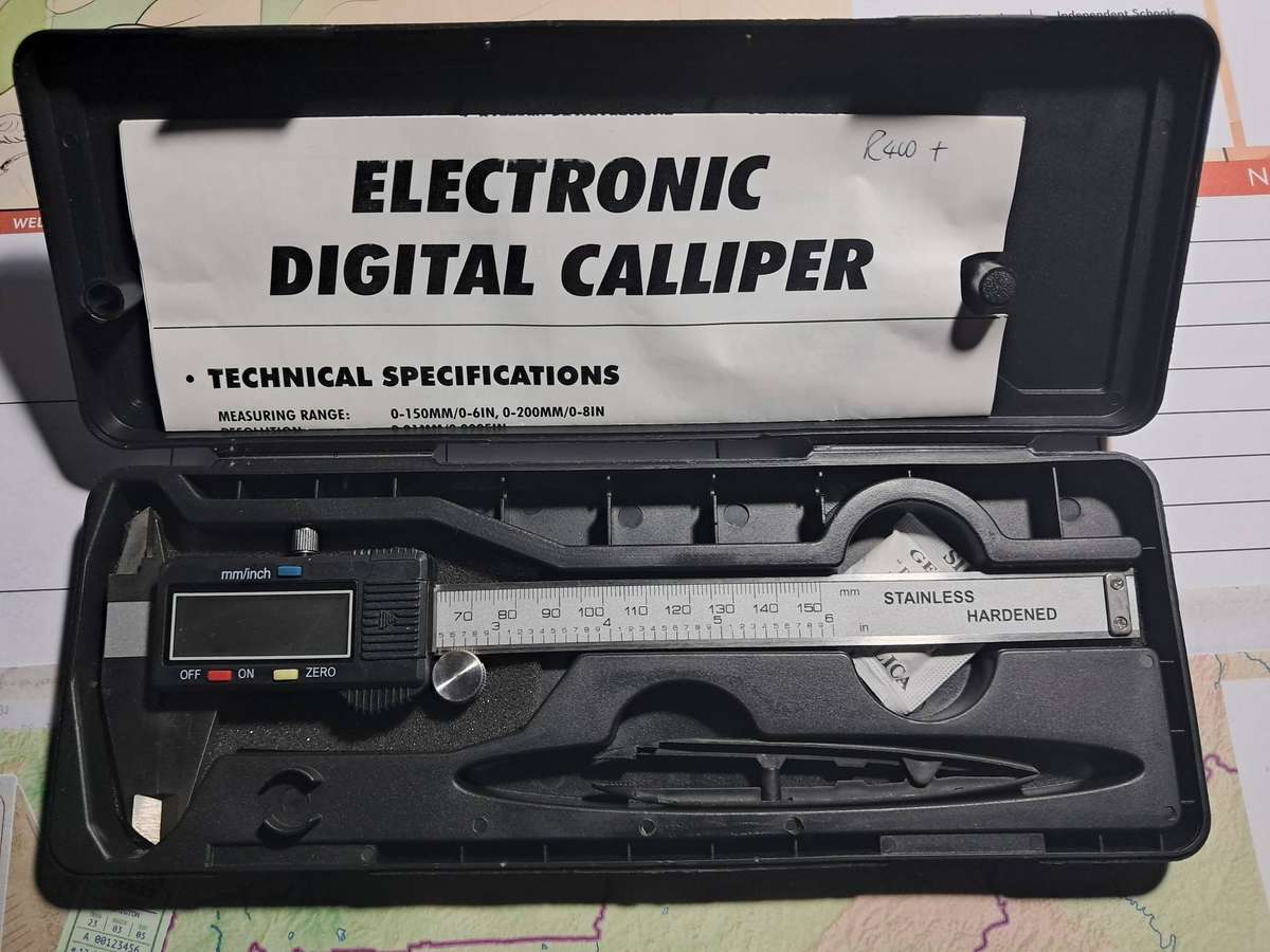 DIGITAL CALLLIPER 150 MM