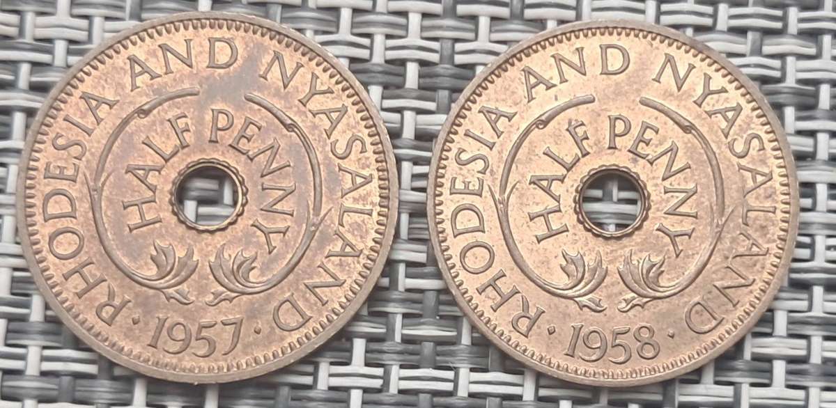 1943 RHODESIA 1/2 PENNY : EXCELLENT