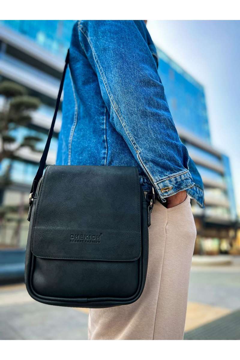 MENS T-MAN MESSENGER BAG IN GREAT CONDITION