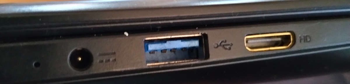 Laptop - Mecer Z140c-Xpress-G (not working I ideal for spares)