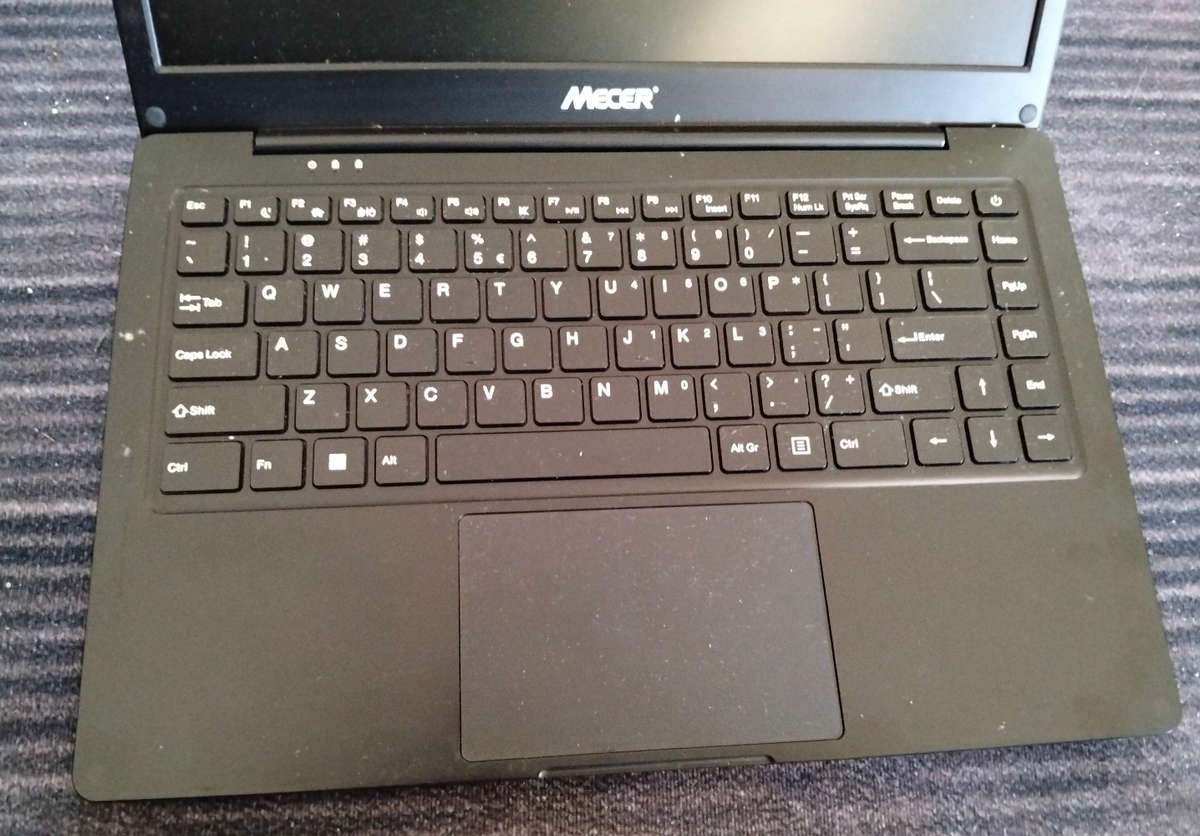 Laptop - Mecer Z140c-Xpress-G (not working I ideal for spares)