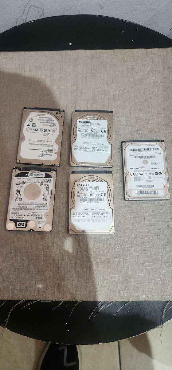 5x sata 2.5" hard drives  (JOB LOT) - SOLD AS IS