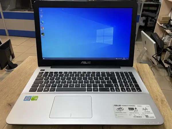 Asus f555u Sonicmaster- (15.6") dual core i5- 6200U, 8gb ram, 240gb ssd, Nvidia 920m