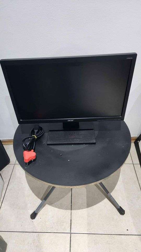 Acer V206HQL 19.5-inch 1600 x 900p HD 60Hz 16:9 5ms TN LED Monitor