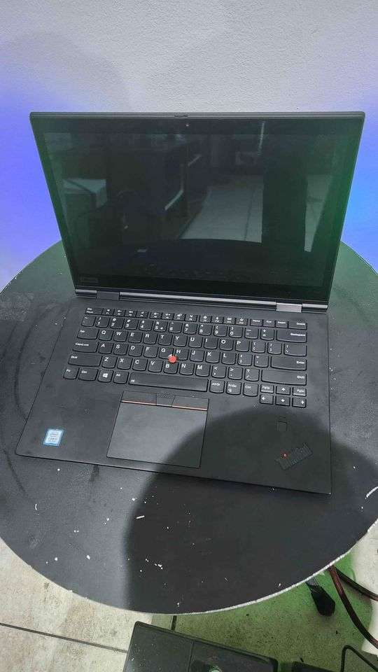 Lenovo Thinkpad X1 Yoga 3rd gen 2 in 1 convertible (14`) Quad Core i7-8650u, 8gb ram, 256gb ssd