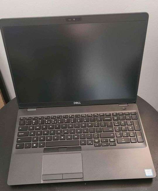 Dell Latitude 5500 -(15.6`) Quad Core i5-8265u, 8GB ddr4 ram, 256gb m.2 SSD- backlit keyboard
