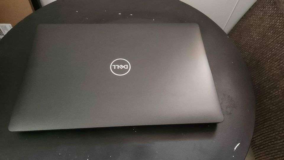 Dell Latitude 5500 -(15.6`) Quad Core i5-8265u, 8GB ddr4 ram, 256gb m.2 SSD- backlit keyboard