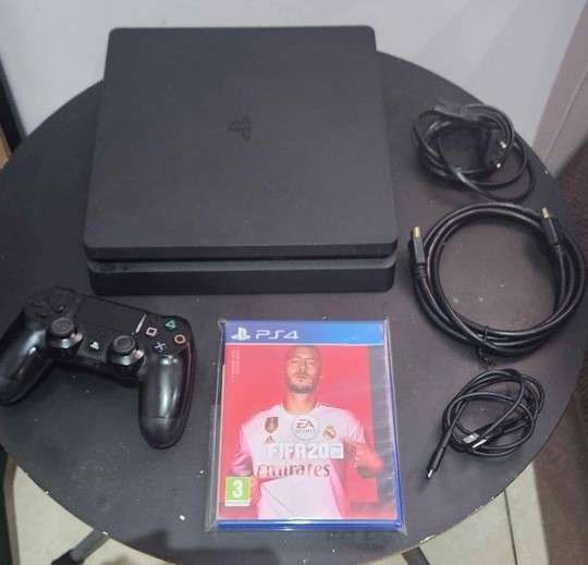 Ps4 slim console 500GB- Fifa 20 (+HDR) including 1x controller and cables