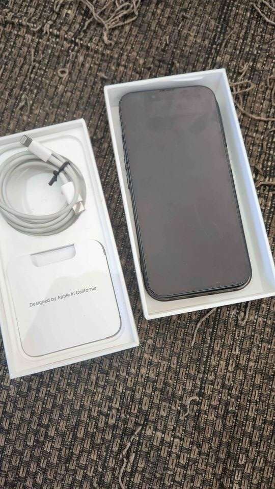 Apple iPhone 13 128GB - A2633 midnight - usb cable, screen protector, cover -in the box