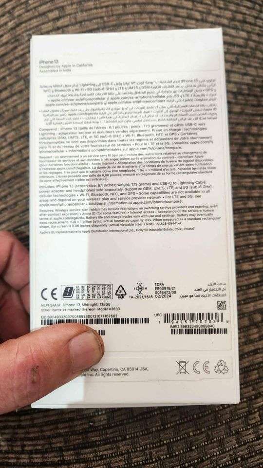 Apple iPhone 13 128GB - A2633 midnight - usb cable, screen protector, cover -in the box