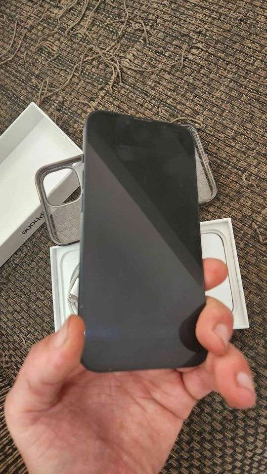 Apple iPhone 13 128GB - A2633 midnight - usb cable, screen protector, cover -in the box