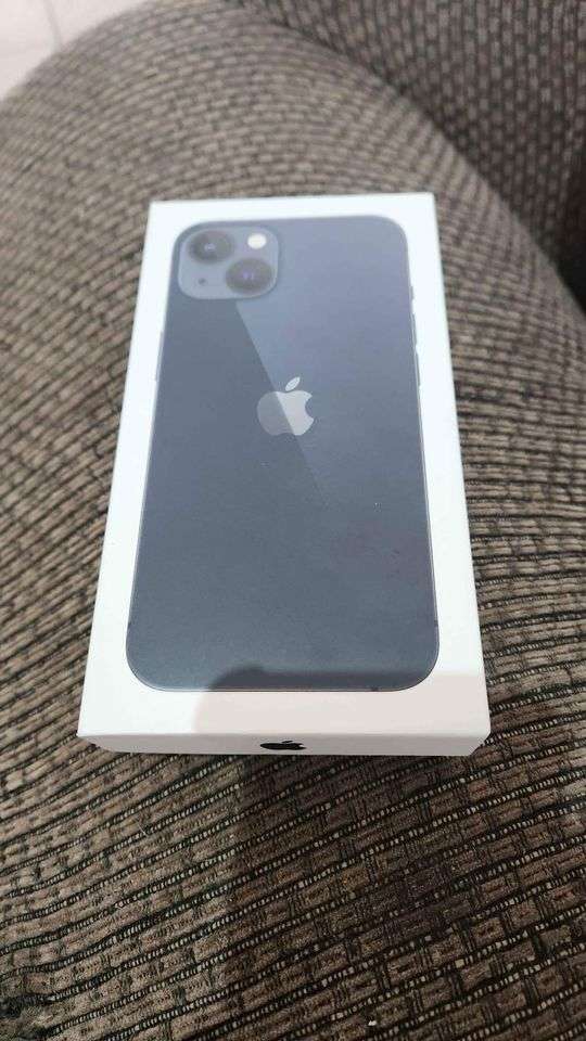 Apple iPhone 13 128GB - A2633 midnight - usb cable, screen protector, cover -in the box
