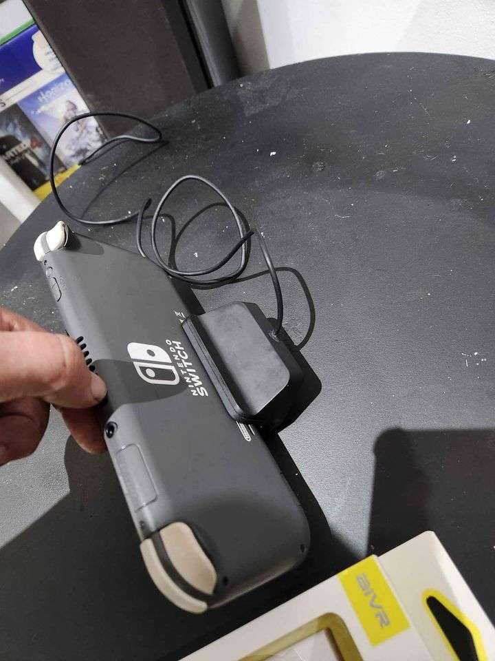 Nintendo switch lite 32GB (GRAY)- with usb charger & Docking stand charger