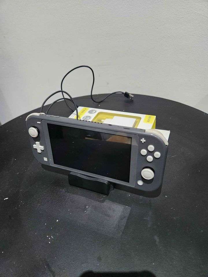 Nintendo switch lite 32GB (GRAY)- with usb charger & Docking stand charger