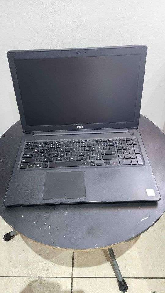 Dell Latitude 3500- (15.6") Quad core i5-8265U, 8gb ddr4 ram, 256gb m.2 ssd- new battery