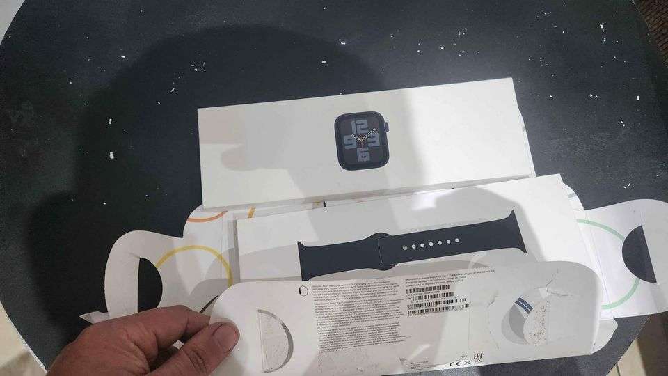 Apple watch se 2nd gen- model s2724 - gps plus cellular 44mm - midnight  with sport band - Large