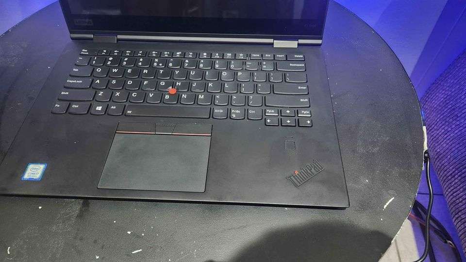 Lenovo Thinkpad X1 Yoga 3rd gen 2 in 1 convertible (14`) Quad Core i7-8650u, 8gb ram, 256gb ssd