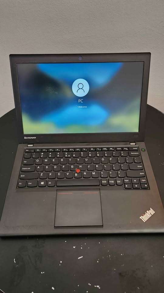 Lenovo thinkpad x240- 12.5' quad core i7-4600u, 8gb ddr3 ram, 500gb hdd
