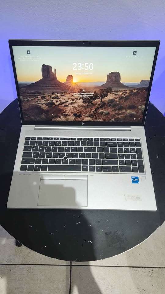 HP EliteBook 850 g8 (15.6")  i5-11th gen, 16gb ddr4 ram, 256gb m.2 ssd