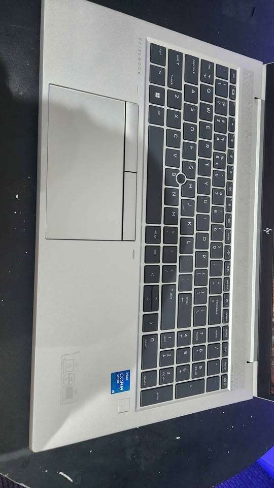 HP EliteBook 850 g8 (15.6")  i5-11th gen, 16gb ddr4 ram, 256gb m.2 ssd