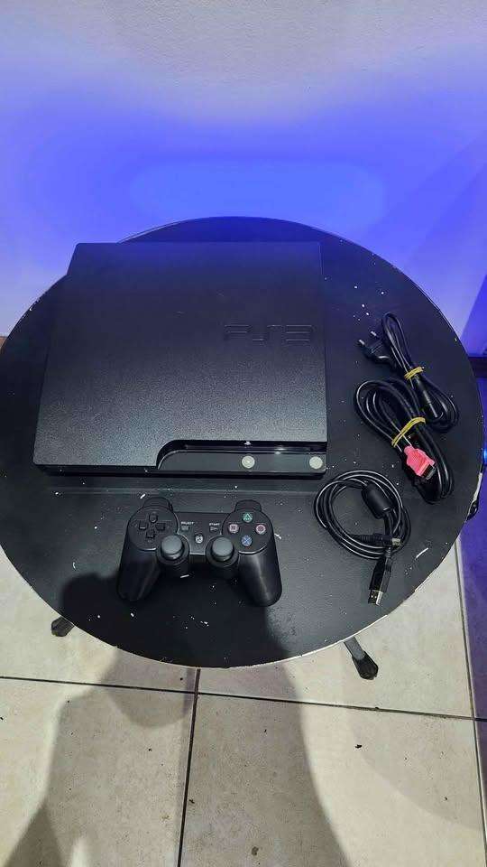 Playstation 3 slim console - 320gb with 1 x controller and cables