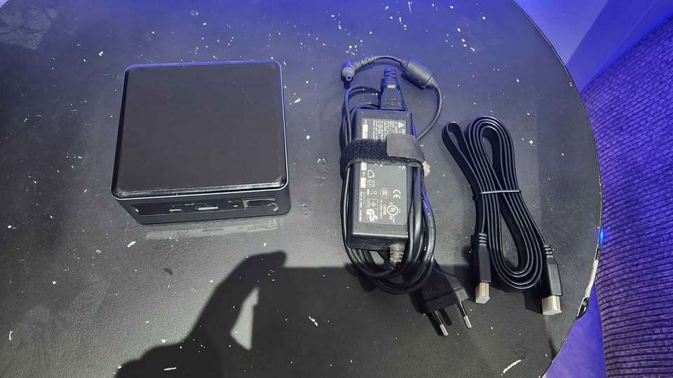 Intel Nuc Mini PC (BXNUC10I3FNH) 10th gen- i3 10110u, 8GB DDR4 RAM, 128GB SSD