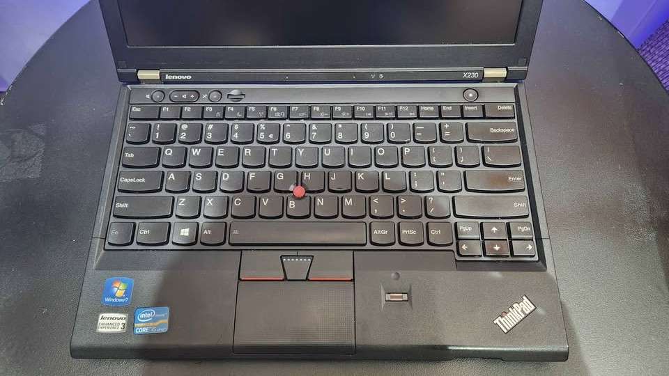 Lenovo Thinkpad x230- (12.5`) Dual core i5-3320m, 8gb ddr3 ram, 500gb harddrive