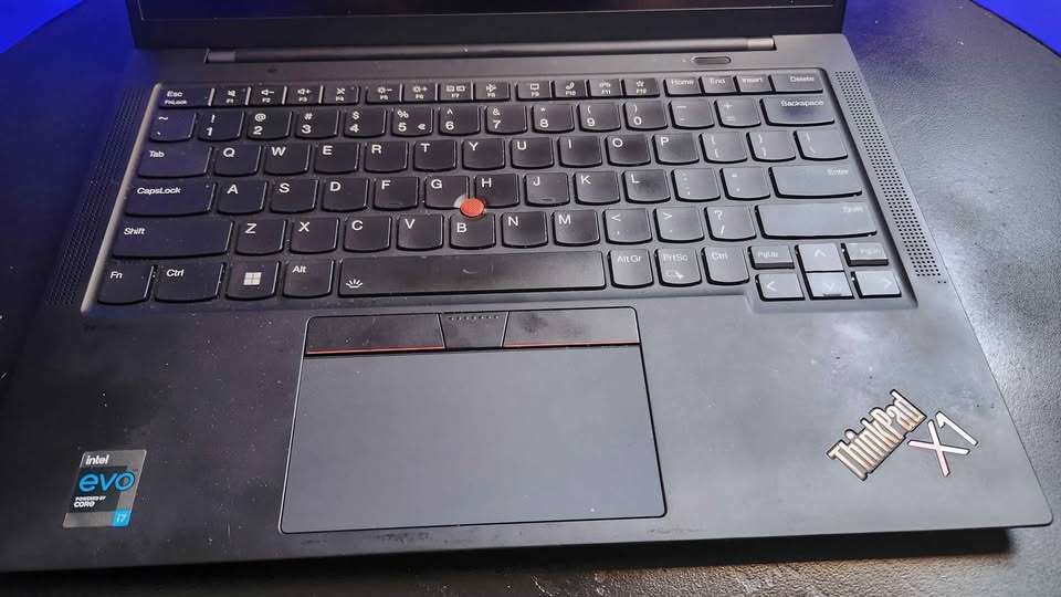 Lenovo ThinkPad x1 Carbon 9th gen - 14" -Quad core i7- 11th Gen Evo, 16gb ddr4 ram, 1tb nvme ssd