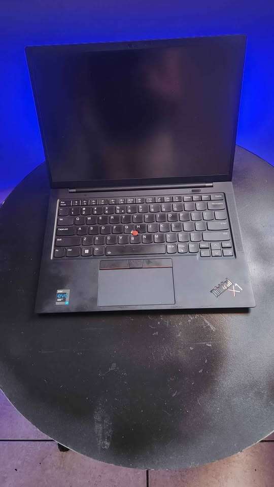 Lenovo ThinkPad x1 Carbon 9th gen - 14" -Quad core i7- 11th Gen Evo, 16gb ddr4 ram, 1tb nvme ssd