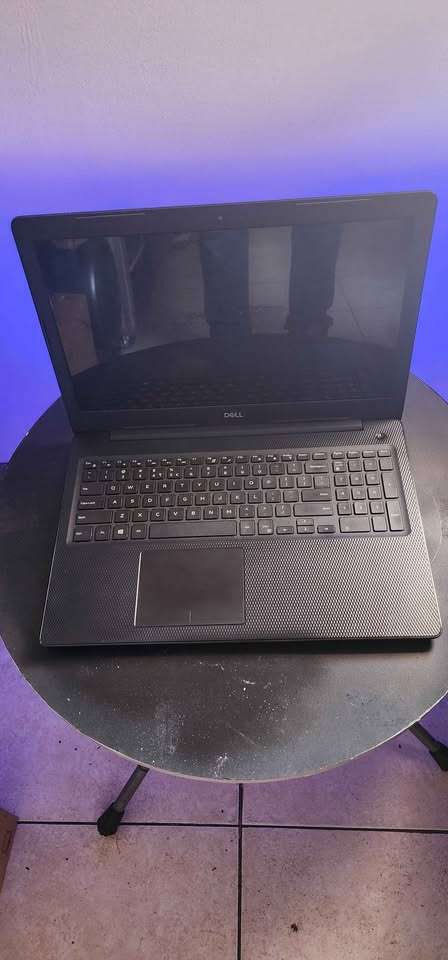 Dell Inspiron 15 3593-(15.6") Quad core i5-1035g1, 8gb ddr4 ram, 1tb hdd