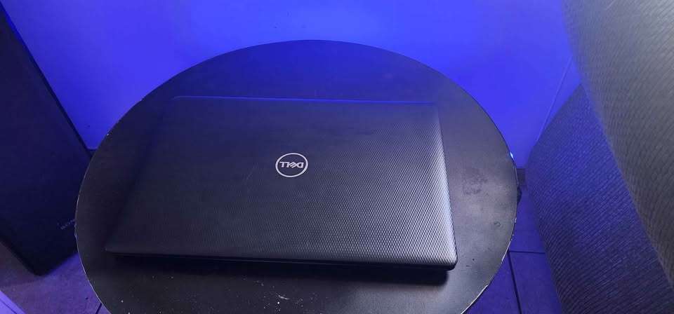 Dell Inspiron 15 3593-(15.6") Quad core i5-1035g1, 8gb ddr4 ram, 1tb hdd