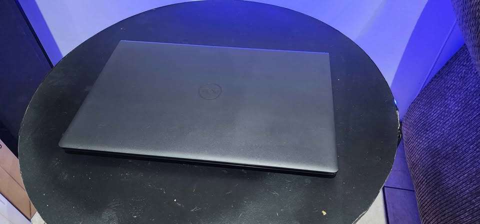 Dell Inspiron 15 3511 - 15.6" quad core i5-1135g7 -8gb ddr4 ram -256gb m.2 ssd- intel Iris XE