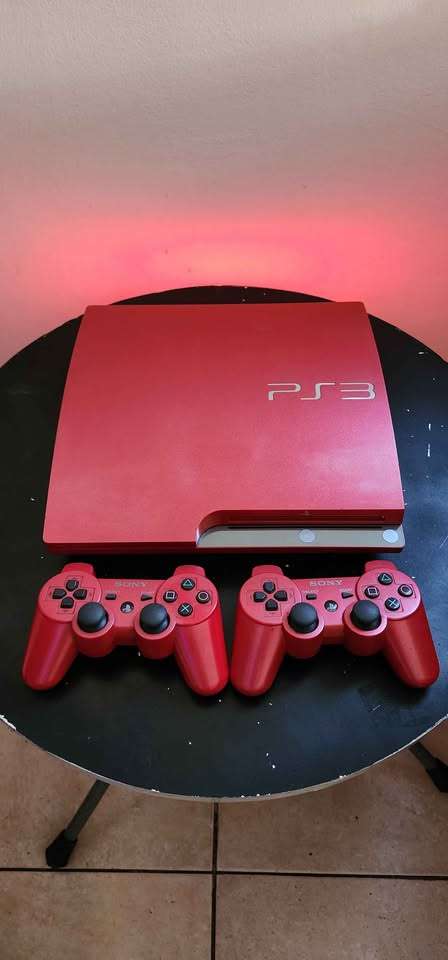 Ps3 Slim(320GB) limited edition 2controllers and cables - SCARLET RED