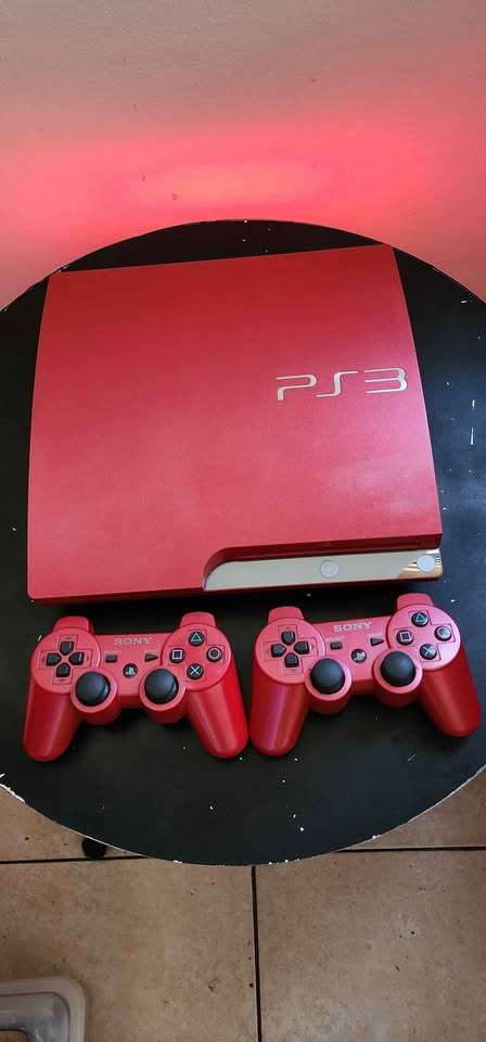 Ps3 Slim(320GB) limited edition 2controllers and cables - SCARLET RED