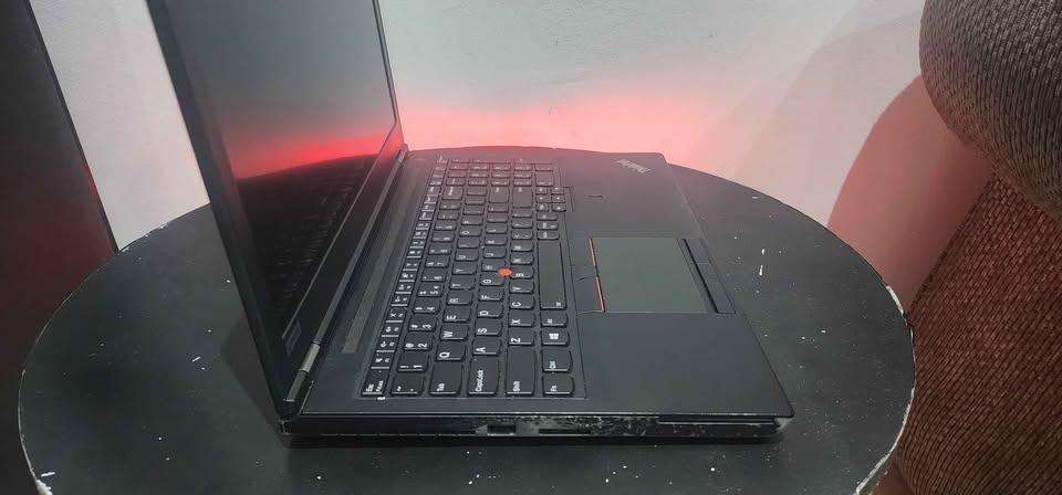 Lenovo Thinkpad P52 (15.6") Hexa core i7-8750H, 16gb ram, 1tb hdd, Quadro P1000 4gb