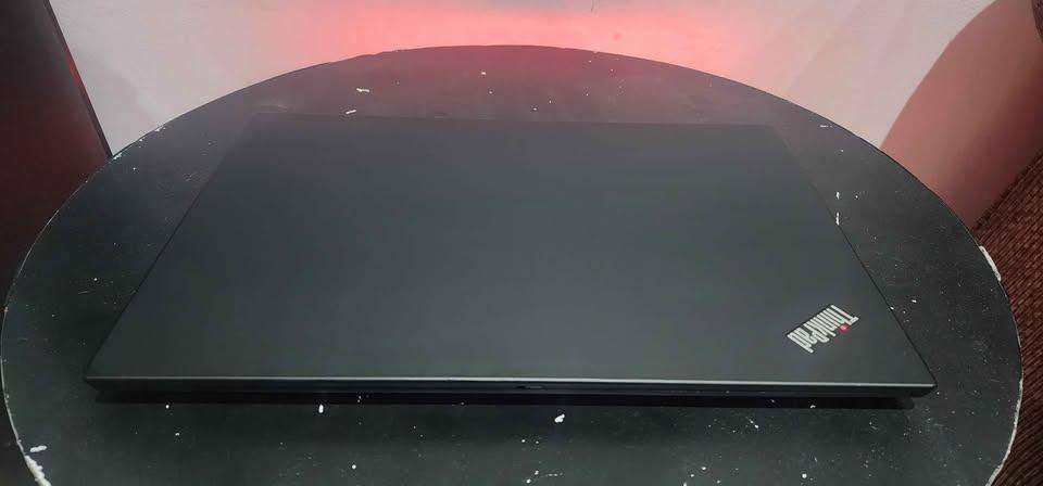 Lenovo Thinkpad T15 gen1 (15.6") Quad core i7 -10th gen, 16gb ddr4 ram, 1tb ssd, intel UHD