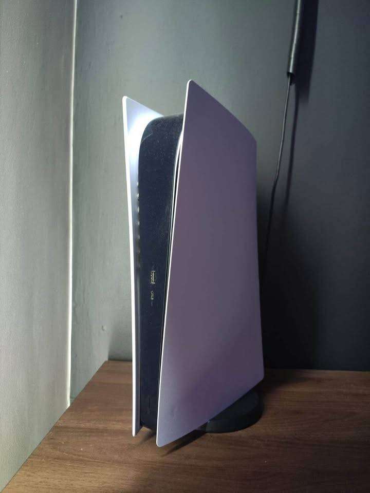 PlayStation 5 Digital Edition Console - 1x controller and cables