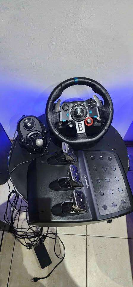 Logitech G29 Driving Force Racing Steering Wheel and Pedals, with Shifter - Pc /Ps3/ Ps4 /Ps5