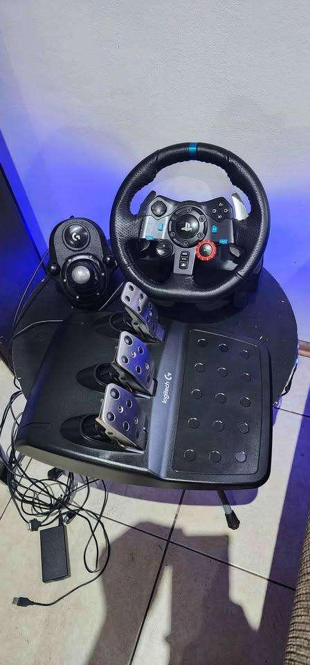 Logitech G29 Driving Force Racing Steering Wheel and Pedals, with Shifter - Pc /Ps3/ Ps4 /Ps5