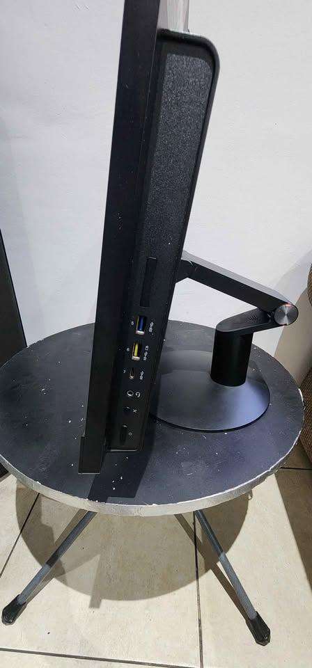 Lenovo M920z - All in One -Octa Core i7 9700, 16GB ddr4 ram, 1TB HDD- 24" display- windows 11